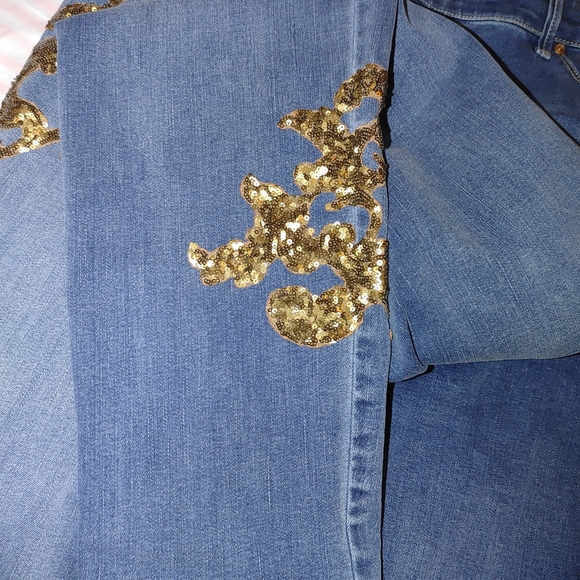Chicos sz 3 jeans, embellishes are gold sequins on front and back. EC. JEGGING. - Picture 11 of 14